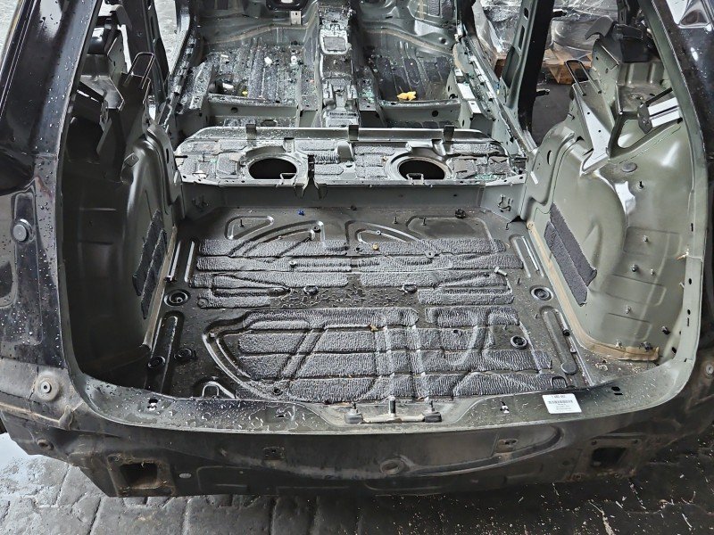 Pas tylny podłoga bagażnika Audi Q3 wanna HB ćwiartka