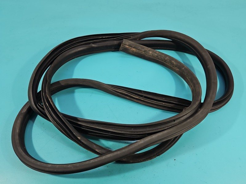 Uszczelka drzwi przód prawa Renault Trafic III