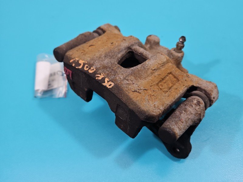 Zacisk tył prawy Mitsubishi Outlander II 2.0 DI-D (BSY) HB Zacisk tył prawy Mitsubishi Outlander II 2.0 DI-D (BSY) HB