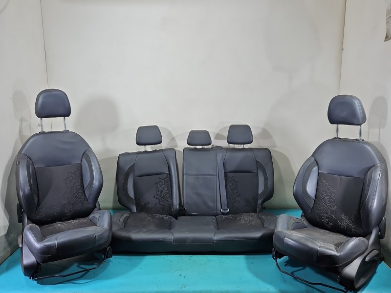 Fotele komplet kanapa Peugeot 208 I