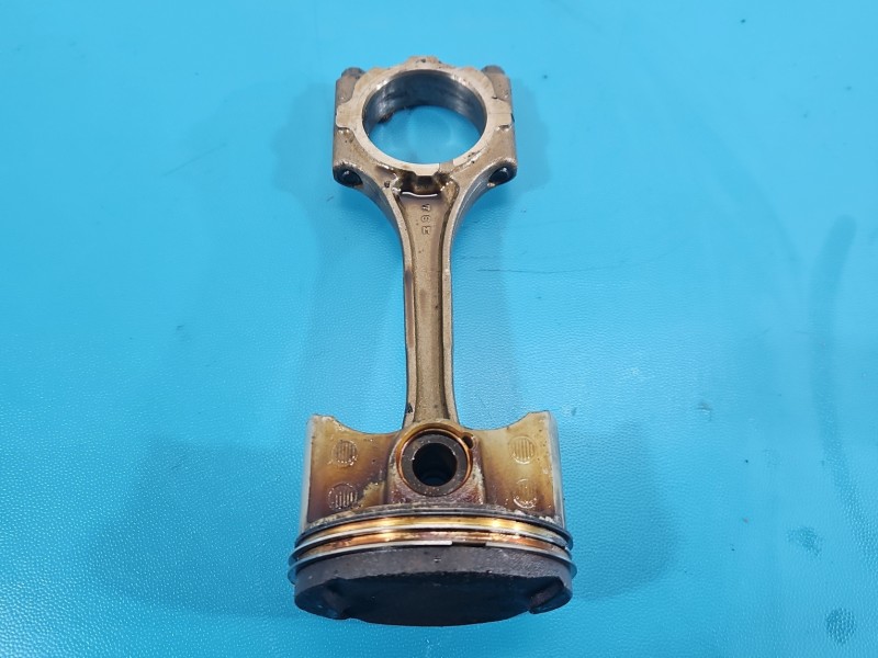 Tłok Toyota Corolla E15 1.6 vvti (1ZR) 124KM