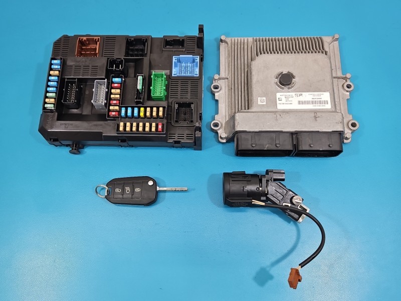 Komputer Sterownik silnika 9829728480, 9815023380 Peugeot 2008 I 1.2 12V