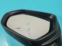 Lusterko lewe Toyota Corolla E21 19- elektryczny, Europejska, Kod lakieru: 040, El. Składane, pęknięta obudowa i uszkodzone...