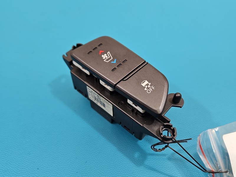 Przełącznik Grzania foteli prawy przód Hyundai I40 93730-3Z150