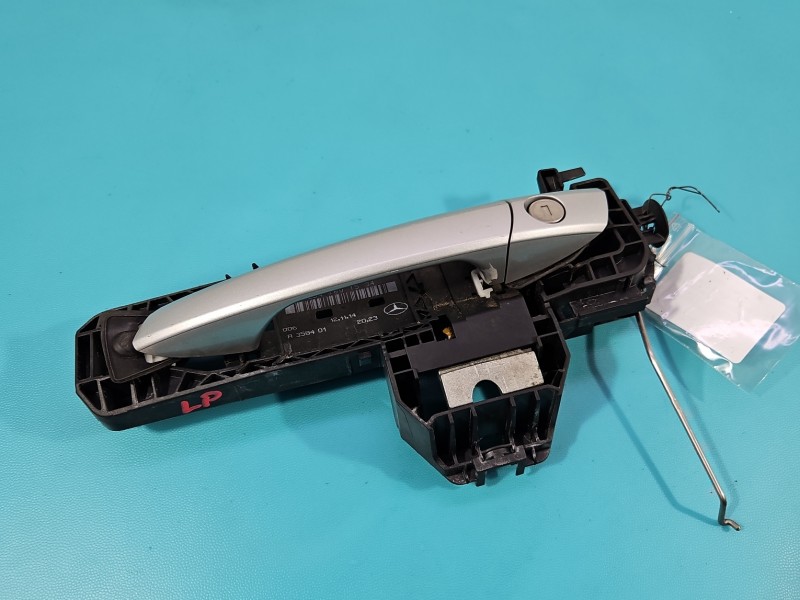Klamka przód lewa zewnętrzna Mercedes W246 A2047601534