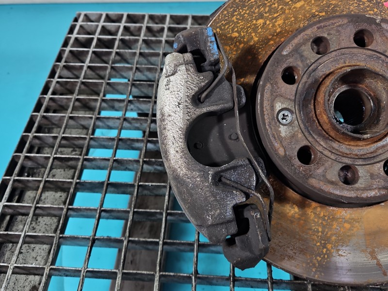 Zacisk przód lewy Audi A3 8P 2.0 tdi