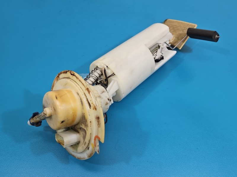 pompka Pompa paliwa Chrysler Voyager IV 3.3 V6 CHRYSLER, uszkodzona obuudowa 4 pin