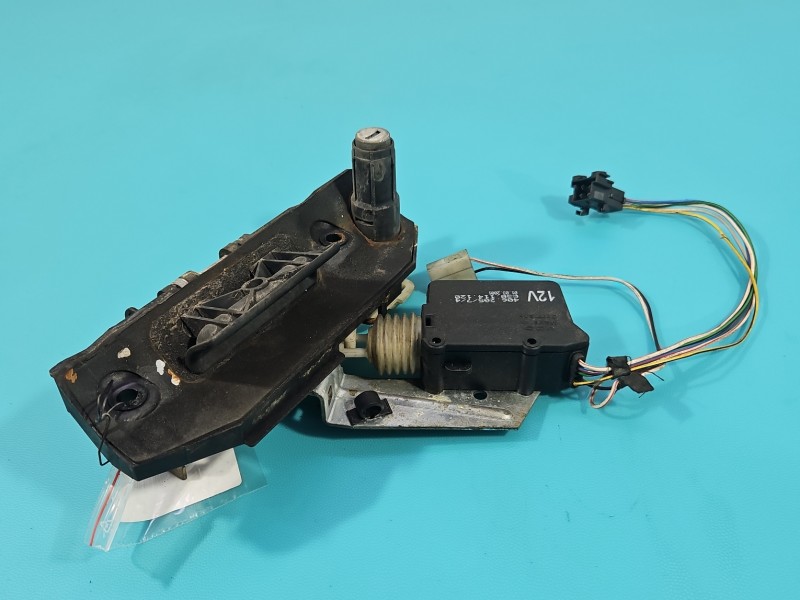 Klamka klapy tył Mercedes Vito W638 6387430488