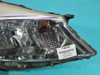 Reflektor prawy lampa przód Toyota Yaris III EUROPA