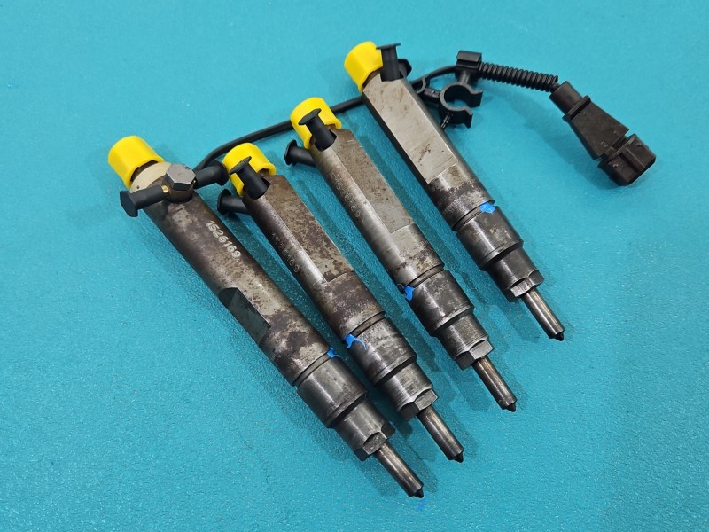 Wtryskiwacz Vw Bora 038130201F 1.9 TDI