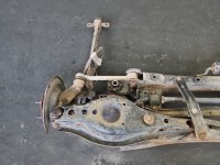 Tylna belka oś tył Toyota Auris II 1.8 hybryda