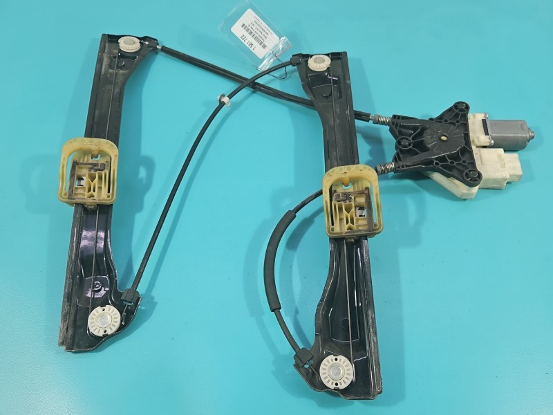 Podnośnik przód prawy SZYBY WINDA Skoda Rapid Europejska 5d HB 5JA959812E