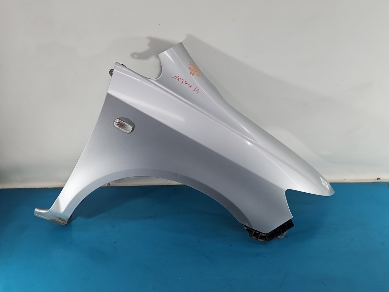 Błotnik przód prawy Honda City IV srebrny nh700m