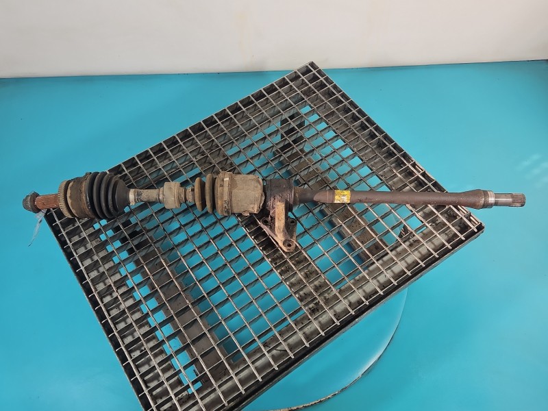 Półoś przód prawa Kia Carnival II 05-14 2.9 crdi manual