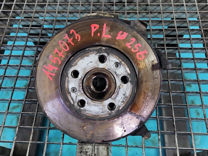 Zwrotnica prawa piasta przód 1.4 16V Seat Ibiza III 6L