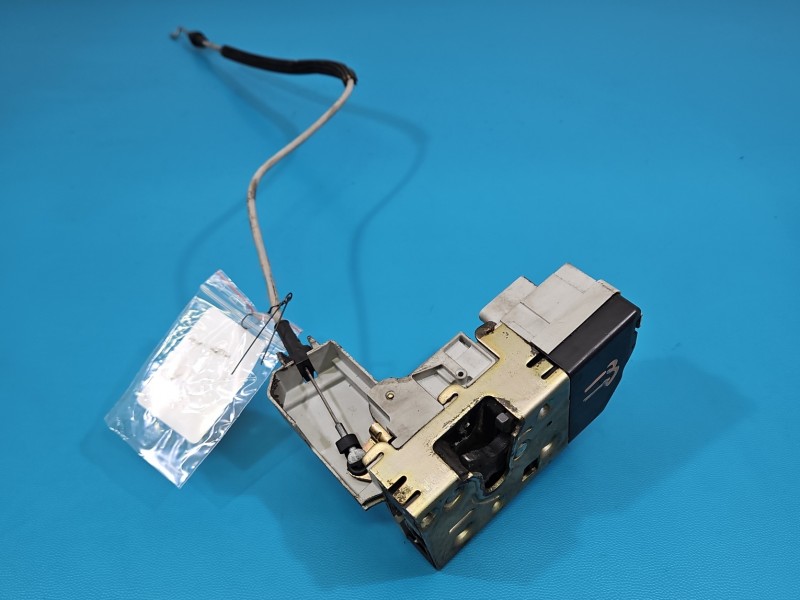 Zamek przód prawy Peugeot 307 EUROPA Peugeot, Europejska, 6pin. Brak nr.