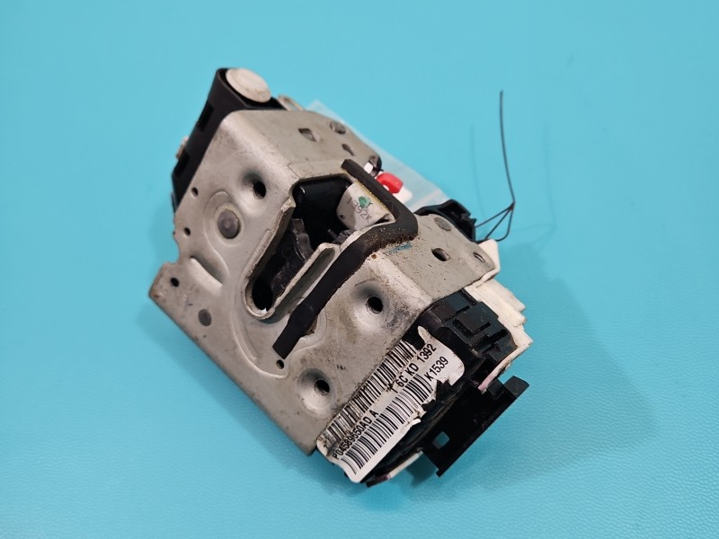 Zamek tył prawy P04589650AD Jeep Compass I 06-16 Producent części: JEEP, 4pin