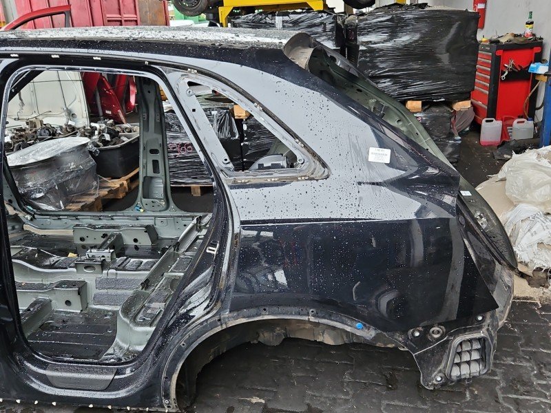 Błotnik tył lewy Audi Q3 ćwiartka czarny LZ9Y