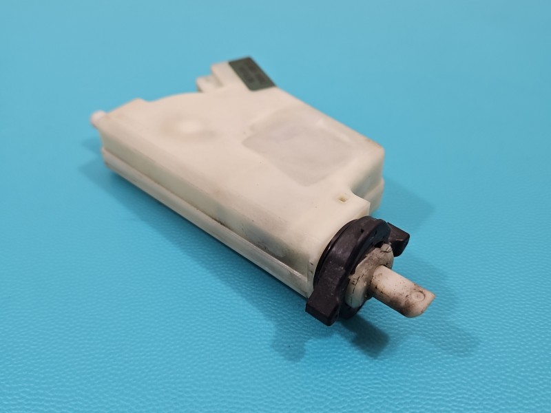 Siłownik klapki wlewu paliwa infiniti Q50 I 13-17 AD04F-019