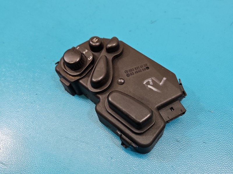 Przełącznik pamięci regulacji fotela Mercedes W203 2038214158