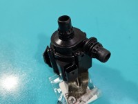 Pompka obiegu wody pompa BMW X5 F15 3.0d 8511748