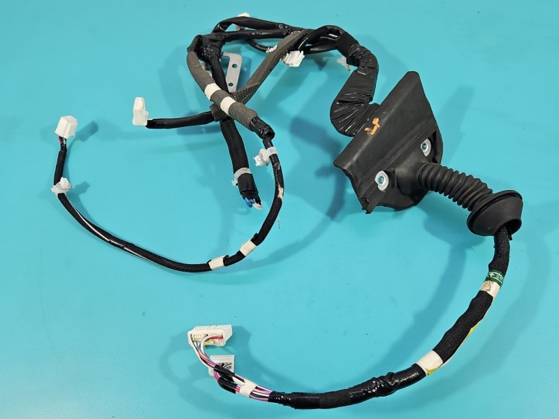 Instalacja Wiązka drzwi przód lewych LEXUS CT 10-22 82152-76380