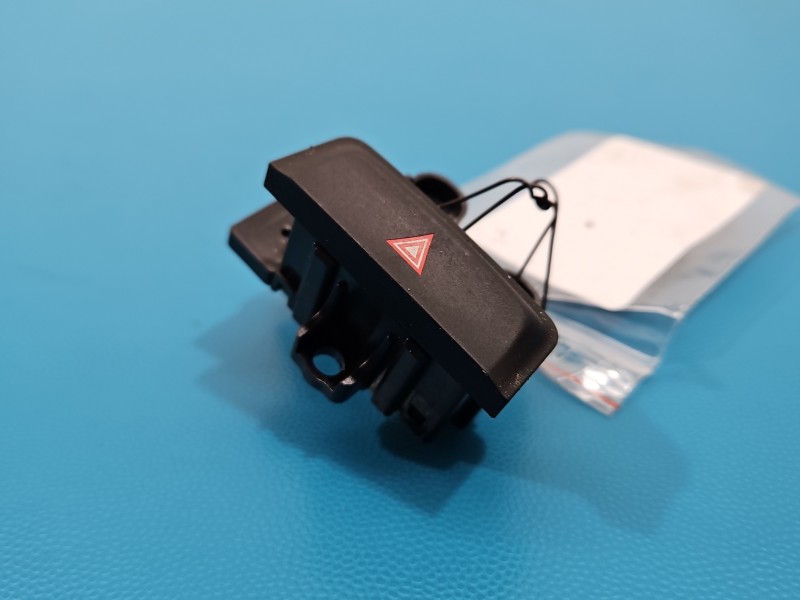 Przełącznik świateł awaryjnych Maserati Quattroporte VI 13- 670071372, 29216245