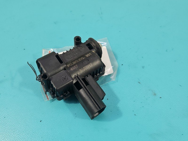 Siłownik klapki wlewu paliwa Ford Mondeo Mk5 Siłownik klapki wlewu paliwa Ford Mondeo Mk5