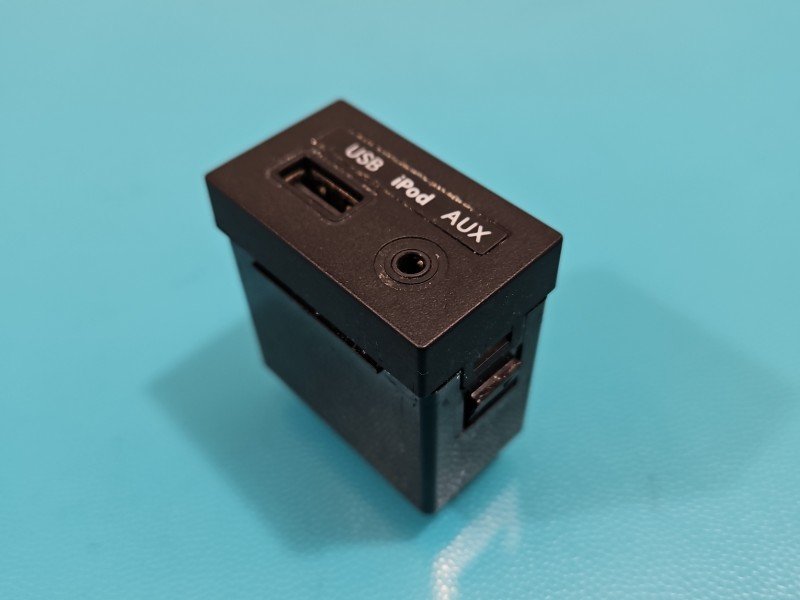Gniazdo USB Hyundai I40 96120-3Z1504X Gniazdo USB Hyundai I40 96120-3Z1504X