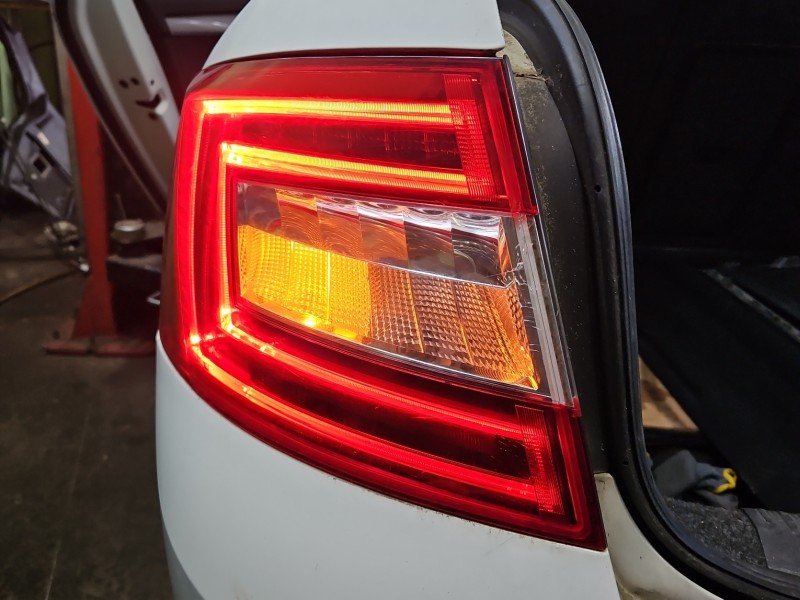 Lampa tył lewa Skoda Octavia III HB