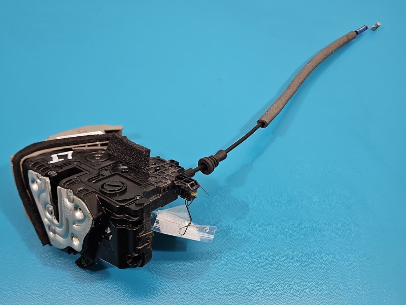 Zamek tył lewy 81410-J7000 Kia Ceed III 18-21 Producent części: KIA, 5pin