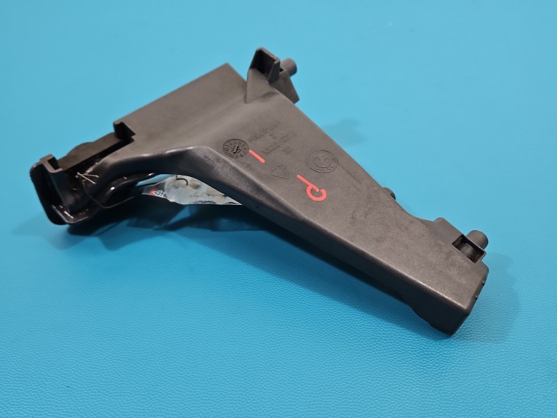 Mocowanie Producent części: BMW, Żaluzji atrapy Prawa uchwyt 1126422 5 G30 2017-2024