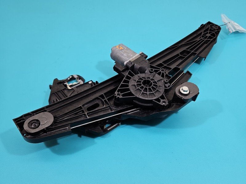 Podnośnik tył lewy Opel Astra VI L 9830816080, E22358-104 HB Podnośnik tył lewy Opel Astra VI L 9830816080, E22358-104 HB