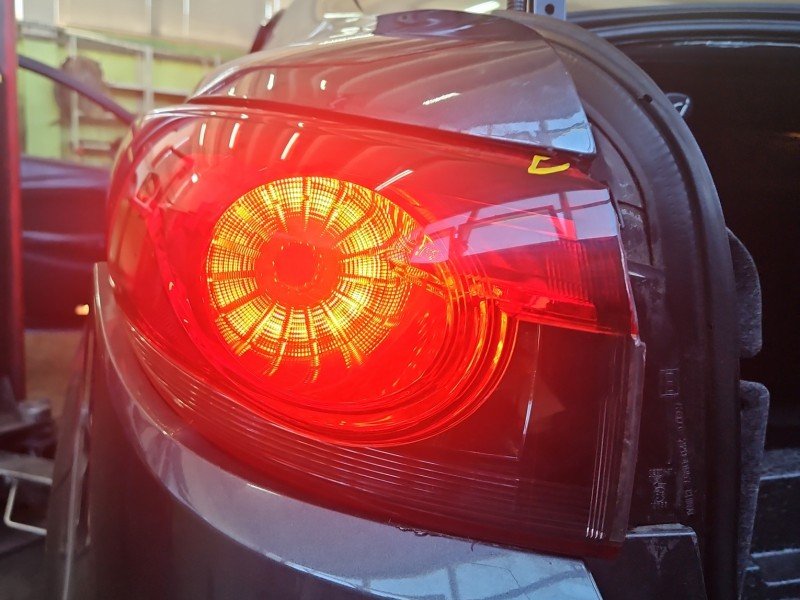 Lampa tył lewa Producent części: Mazda, Z BŁOTNIKA Uszkodzony klosz Mazda 6 III GJ sedan