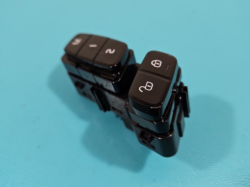 Przełącznik fotela LP PAMIĘCI Volvo V90 31433417