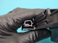 Zamek tył prawy 825020994RA Dacia Sandero III 20- Producent części: Dacia, 2pin