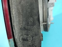 Lampa tył lewa Opel Vectra C sedan Producent części: OPEL, 02-05 POMARAŃCZOWY KIERUNEK SEDAN-HATCHBACK Z LISTWĄ ŻARÓWKOWĄ EUROPA