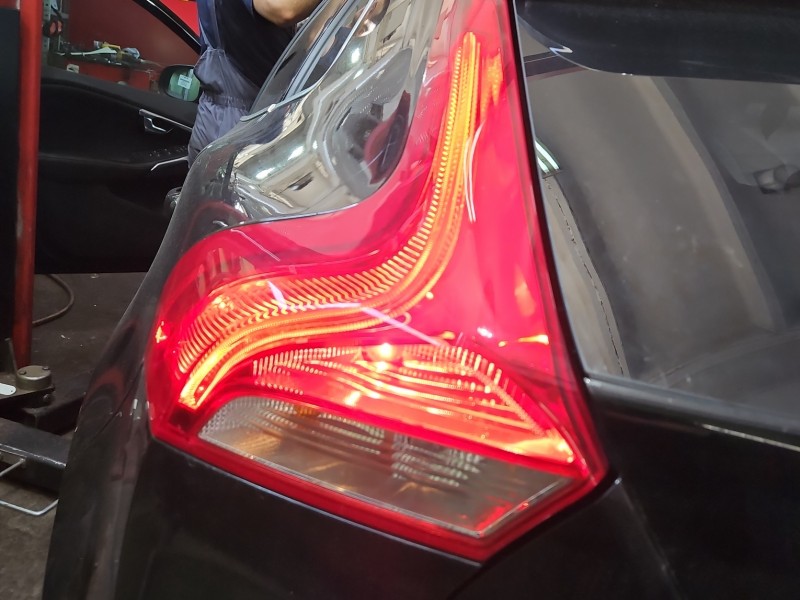 Lampa tył lewa Producent części: Volvo Volvo V40 II 12- HB