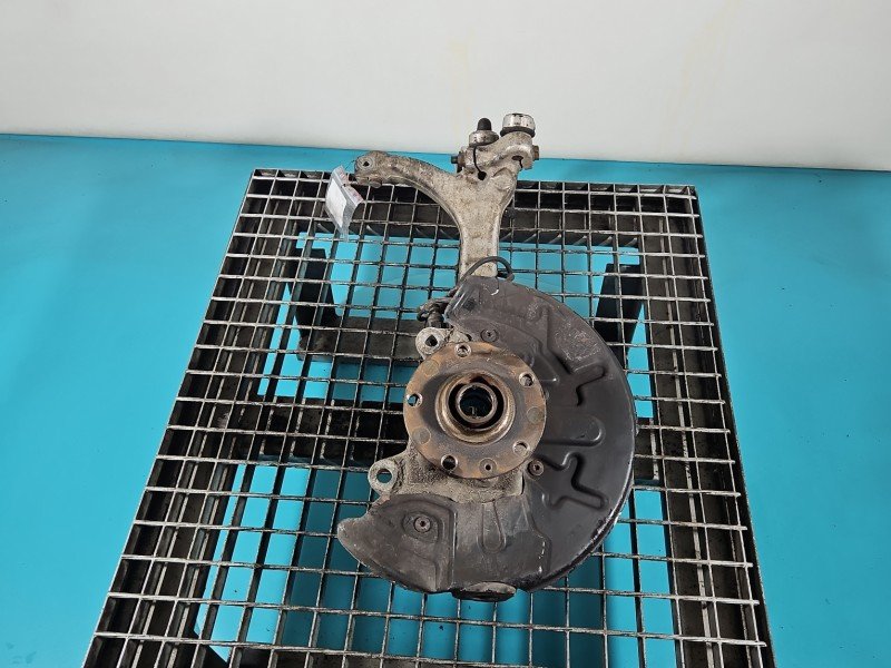 Zwrotnica prawa piasta przód 2.0 tdi Audi A4 B7 Zwrotnica prawa piasta przód 2.0 tdi Audi A4 B7