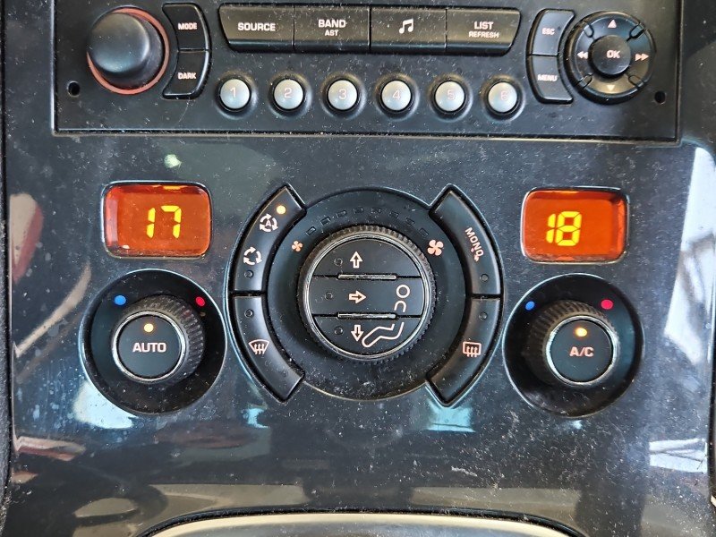 Konsola panel nawiewu Peugeot 3008 I 96837481XT