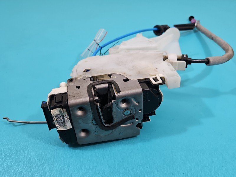 Zamek przód lewy Mercedes W212 EUROPA 4pin