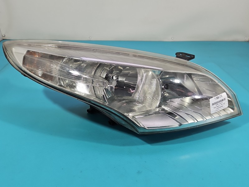 Reflektor prawy lampa przód Renault Megane III EUROPA 260100017R