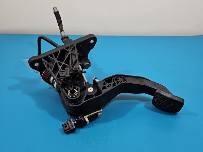 Pedał pedały MERCEDES W176 hamulca sprzęgła