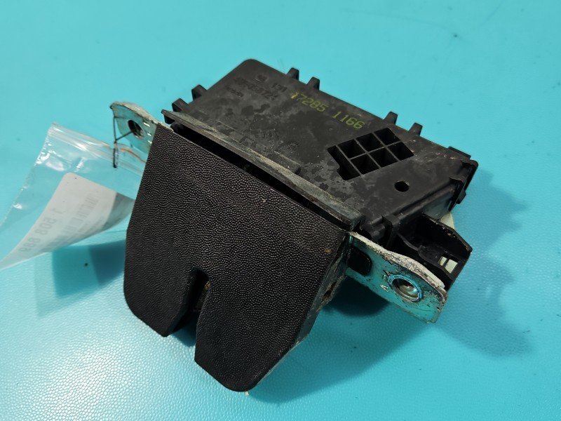 Zamek klapy tył 13117285, 495058724 Opel Astra III H HB Producent części: OPEL