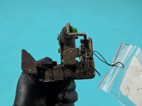 Zamek przód lewy 8200735227 Dacia Sandero I 08-12 EUROPA Producent części: Dacia, 2 PIN