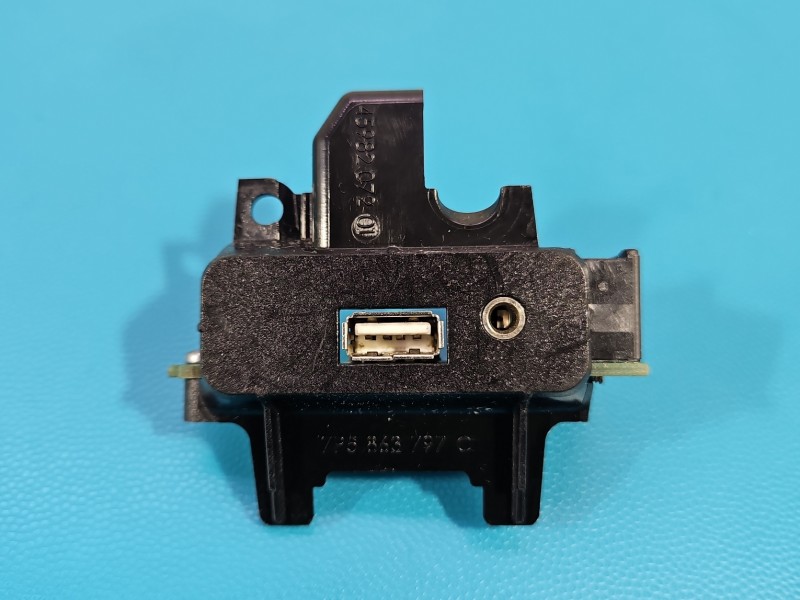 Gniazdo USB Porsche Cayenne II 7P5863797C