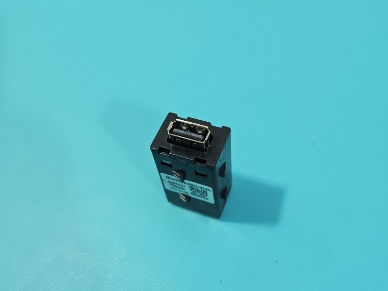 Gniazdo USB MG MG3 24- PWS5531, 11060959