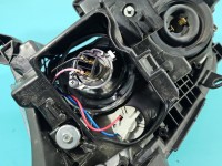 Reflektor prawy lampa przód Toyota Avensis II T25 EUROPA