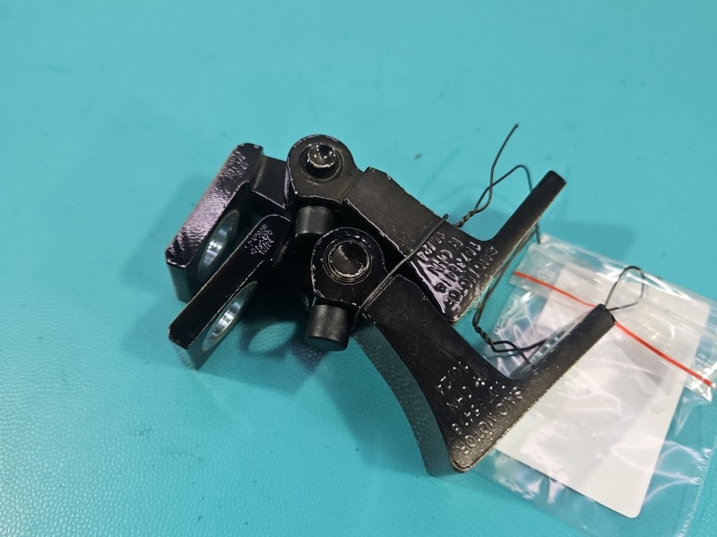 Zawias drzwi tył prawy MG MG3 24- 10735418