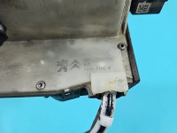 Zamek przód prawy 9812500780 Peugeot 208 I EUROPA Peugeot, 5pin